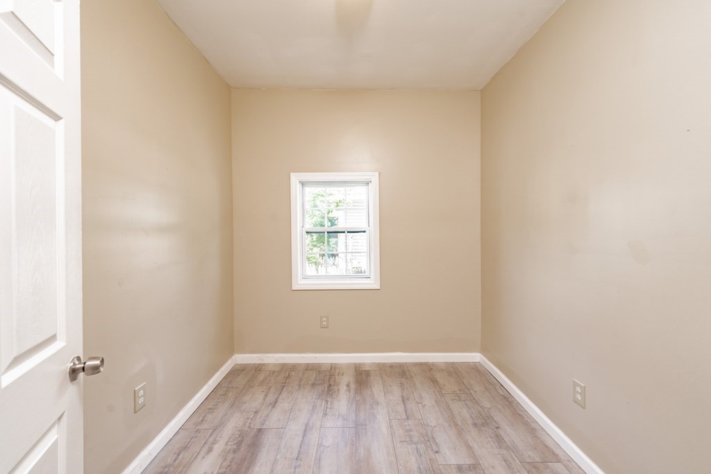 93 Dawes Street Springfield, MA 01109 - Photo 13 of 23