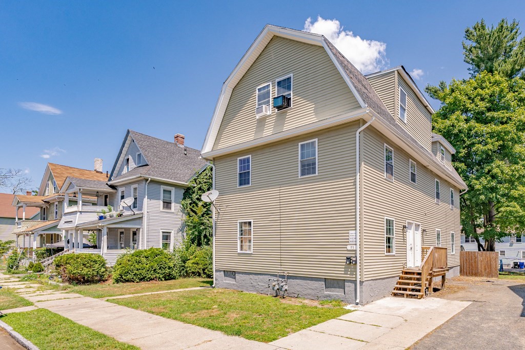 93 Dawes Street Springfield, MA 01109 - Photo 3 of 23