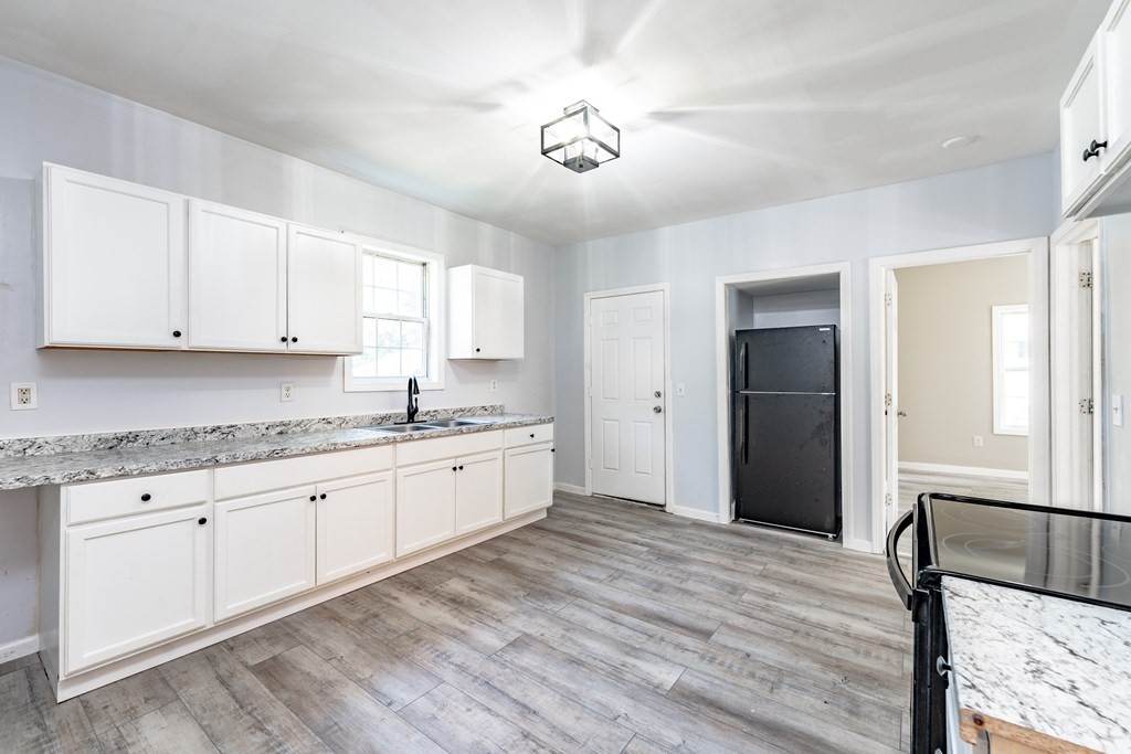 93 Dawes Street Springfield, MA 01109 - Photo 4 of 23