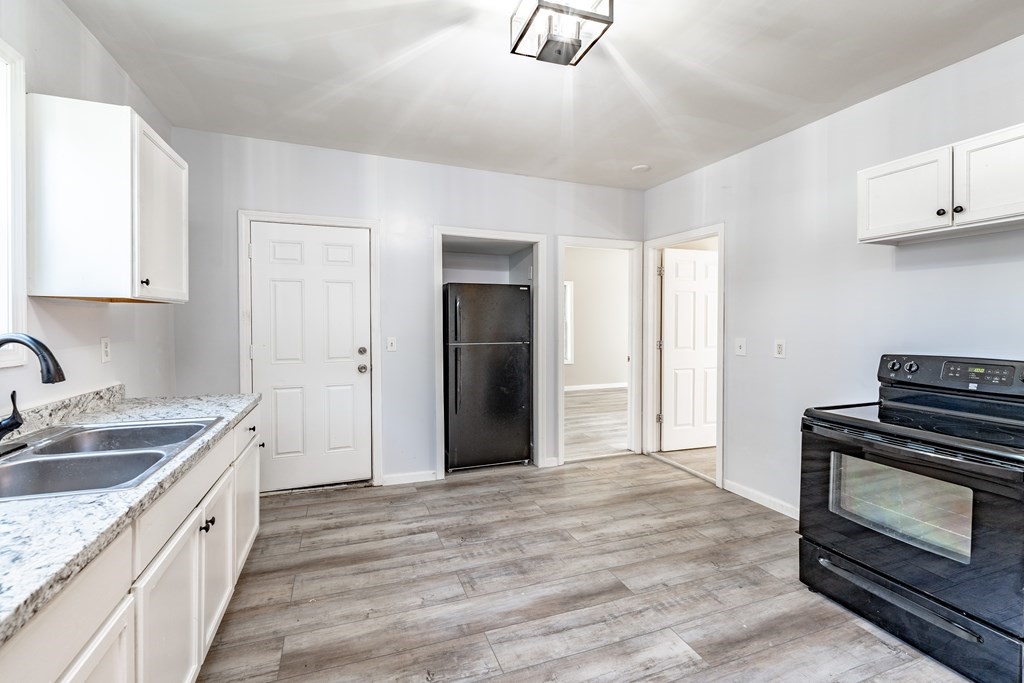 93 Dawes Street Springfield, MA 01109 - Photo 5 of 23