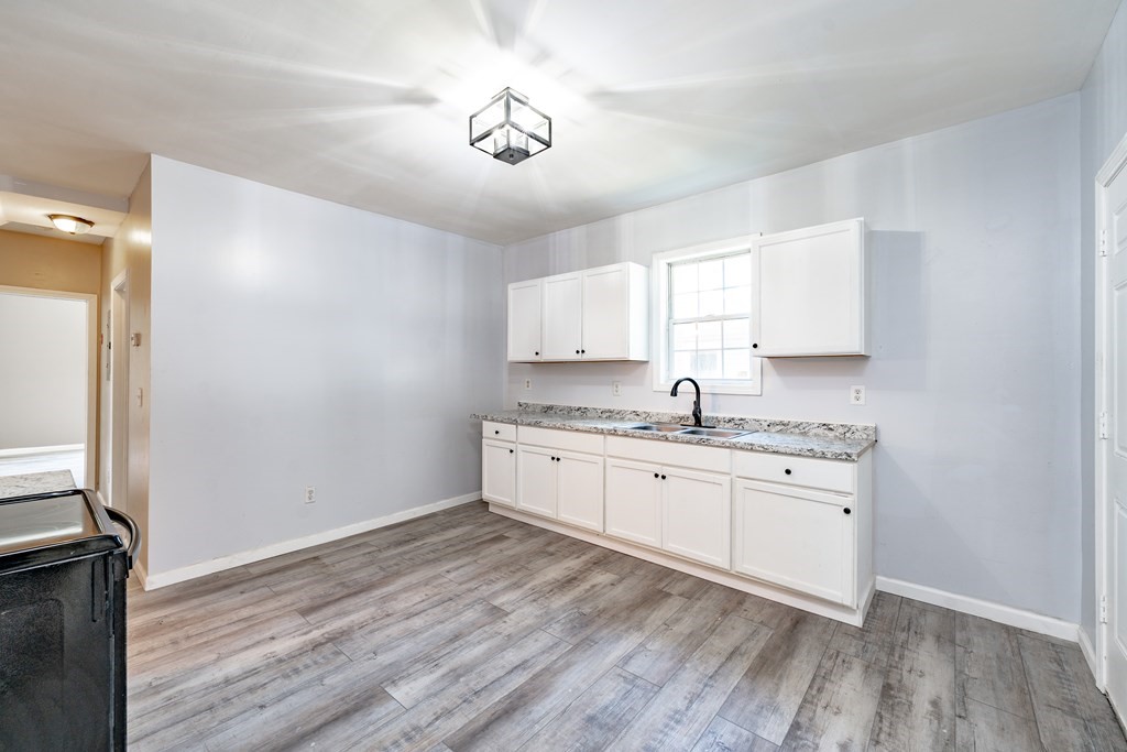 93 Dawes Street Springfield, MA 01109 - Photo 6 of 23