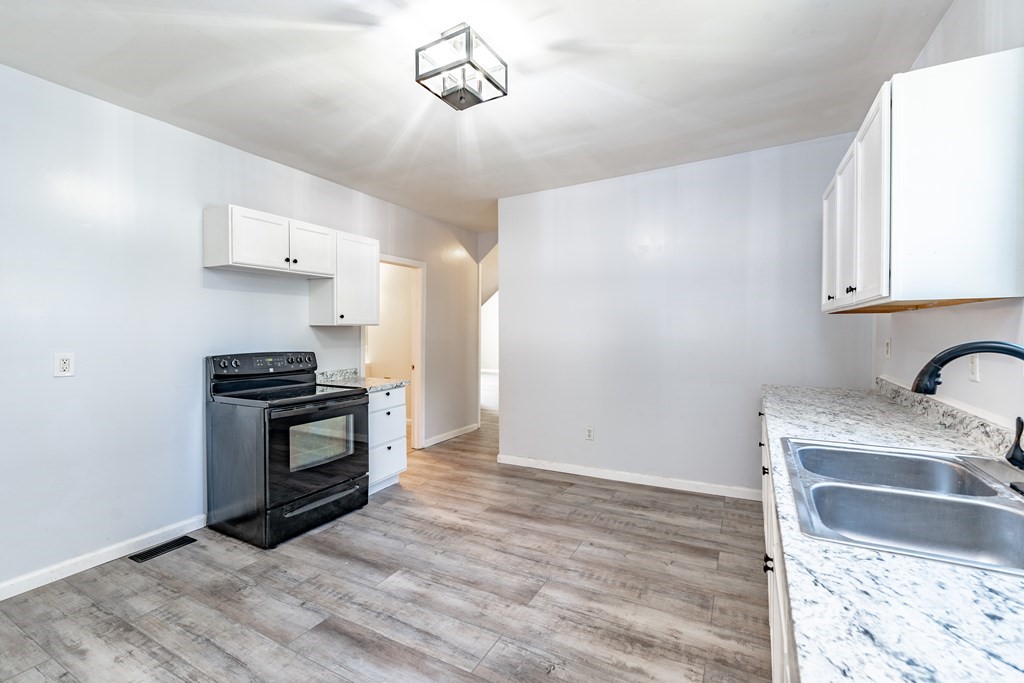 93 Dawes Street Springfield, MA 01109 - Photo 7 of 23