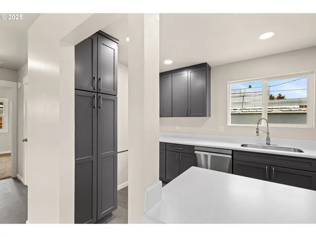 $289,900 | 260 Southwest Ford Avenue, Winston, OR 97496