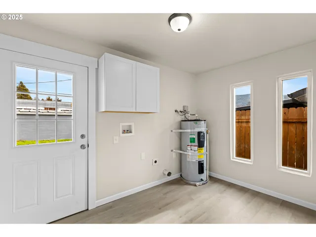 $289,900 | 260 Southwest Ford Avenue, Winston, OR 97496