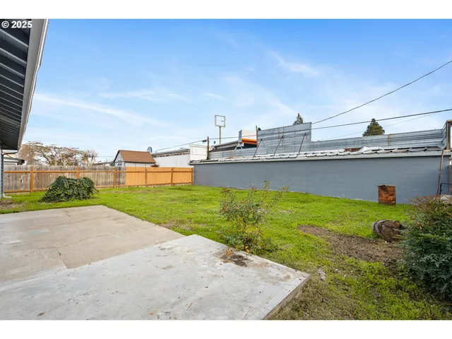 $289,900 | 260 Southwest Ford Avenue, Winston, OR 97496