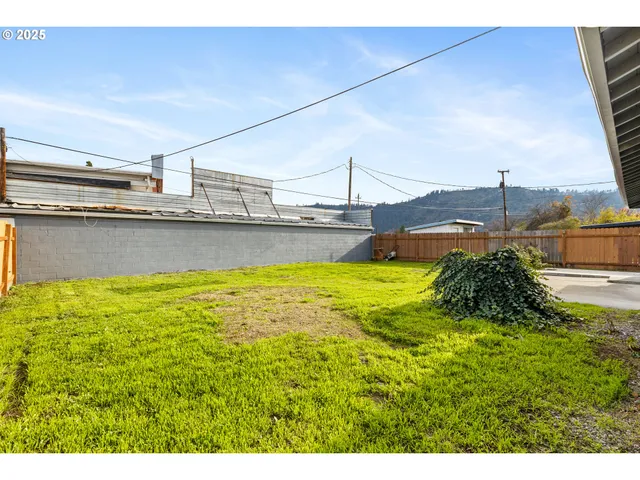 $289,900 | 260 Southwest Ford Avenue, Winston, OR 97496