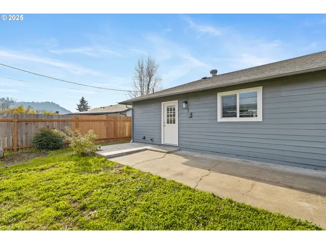 $289,900 | 260 Southwest Ford Avenue, Winston, OR 97496