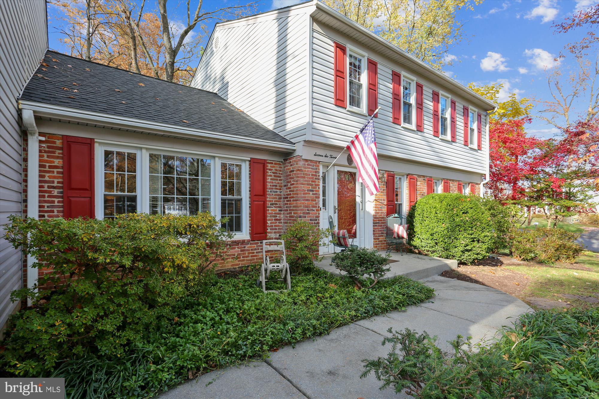 16620 Bethayres Road Derwood, MD 20855 - Photo 3 of 80 Front walkway w/pretty landscaping