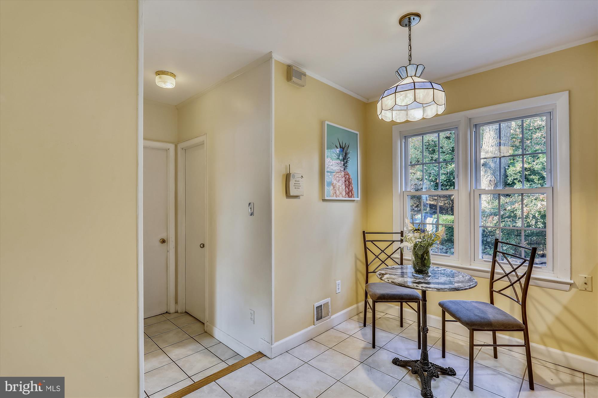 16620 Bethayres Road Derwood, MD 20855 - Photo 22 of 80 Breakfast area and back hall