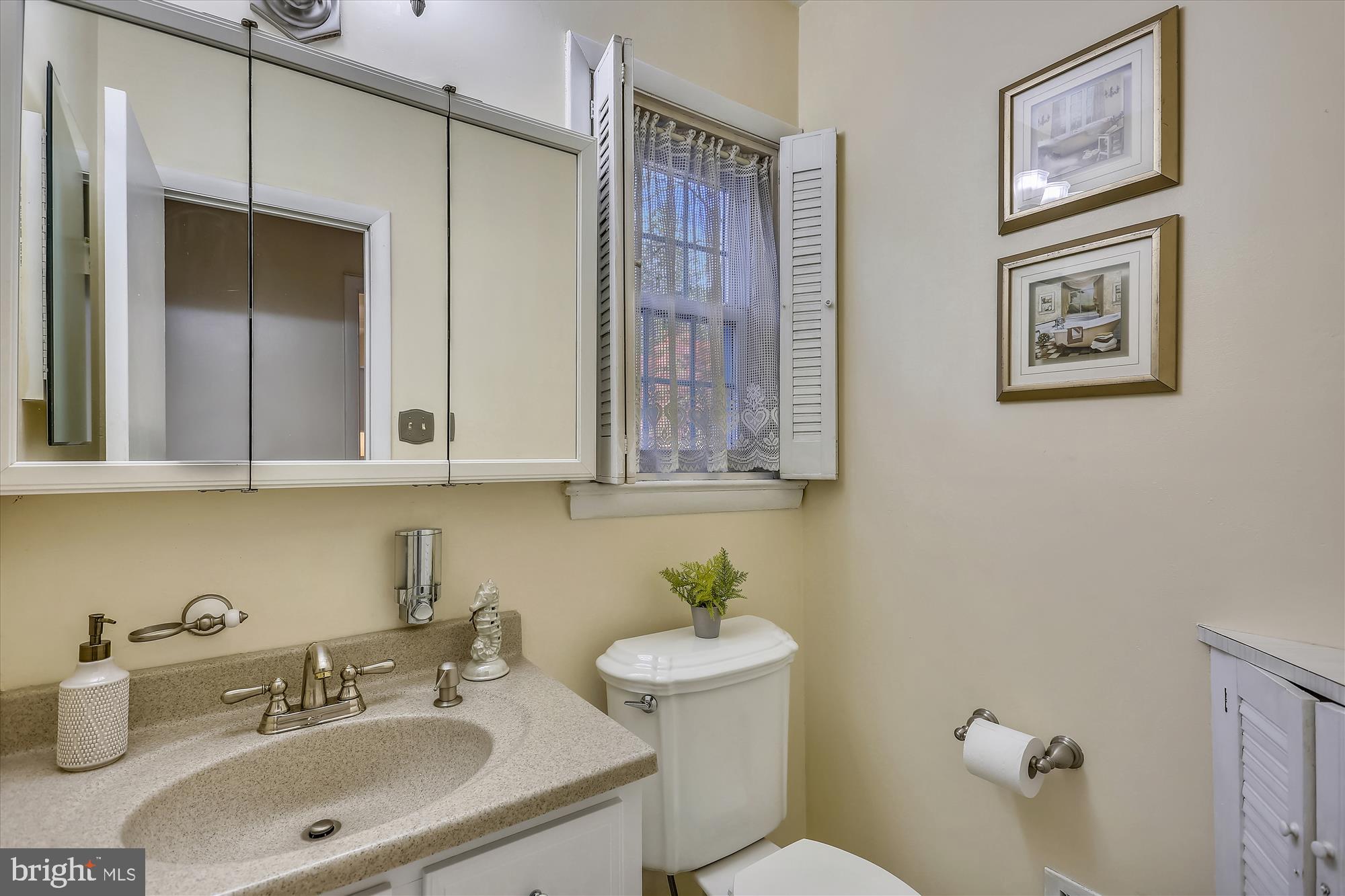 16620 Bethayres Road Derwood, MD 20855 - Photo 39 of 80 Main home Powder room