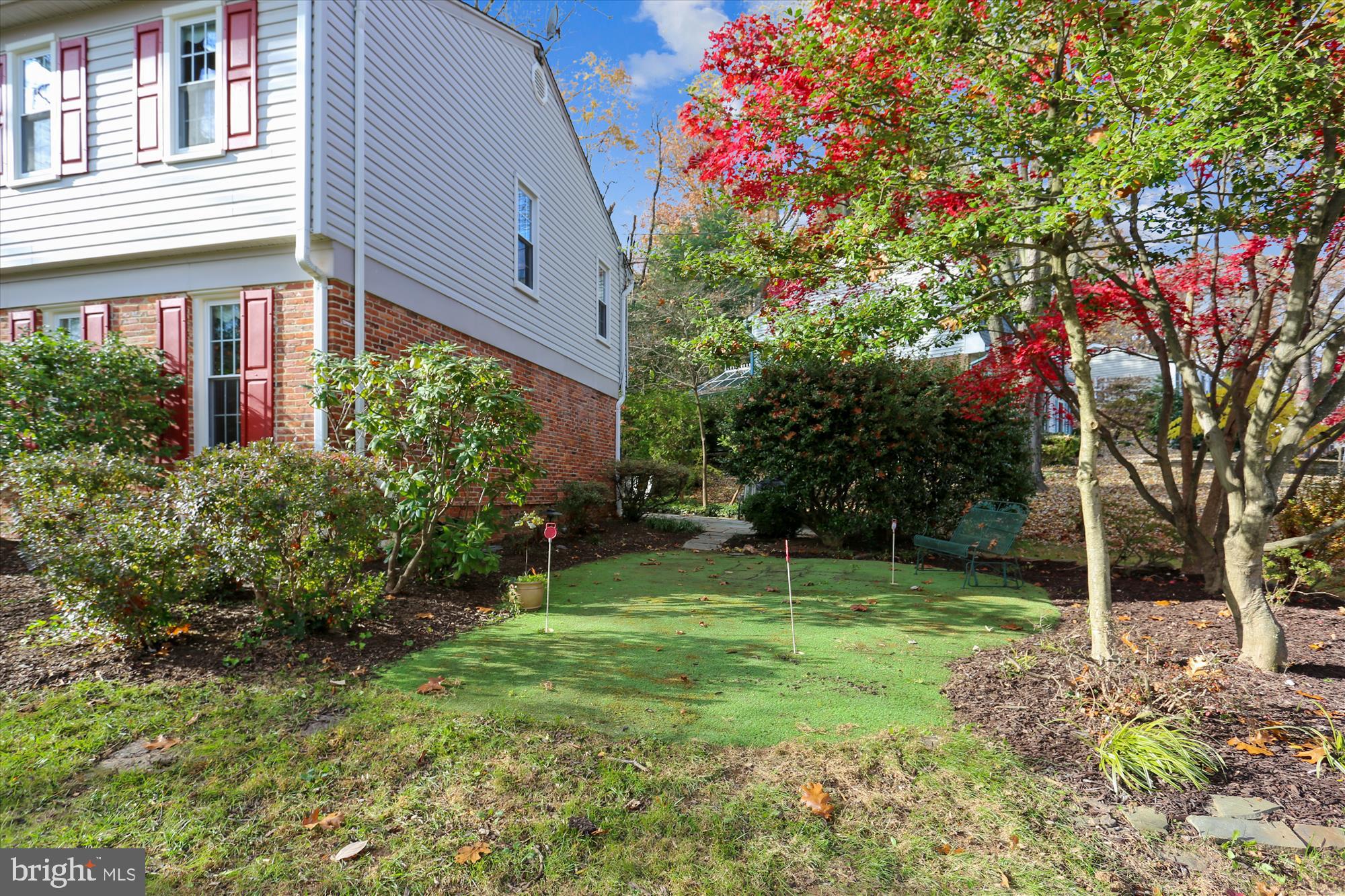 16620 Bethayres Road Derwood, MD 20855 - Photo 70 of 80 Side yard & putting green