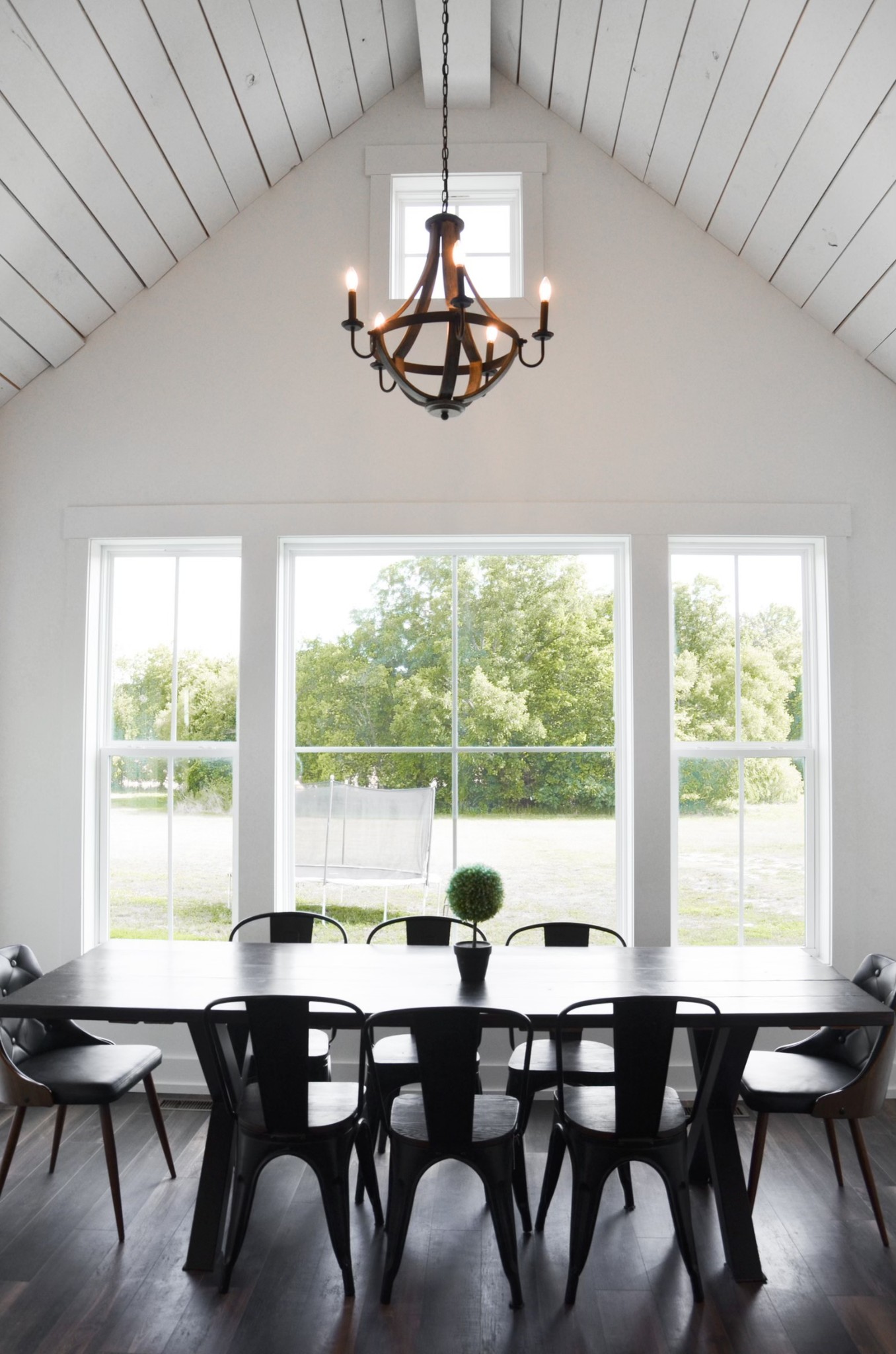 5931 Lakeview Road Springfield, TN 37172 - Photo 22 of 55 a dining room with a table and chairs