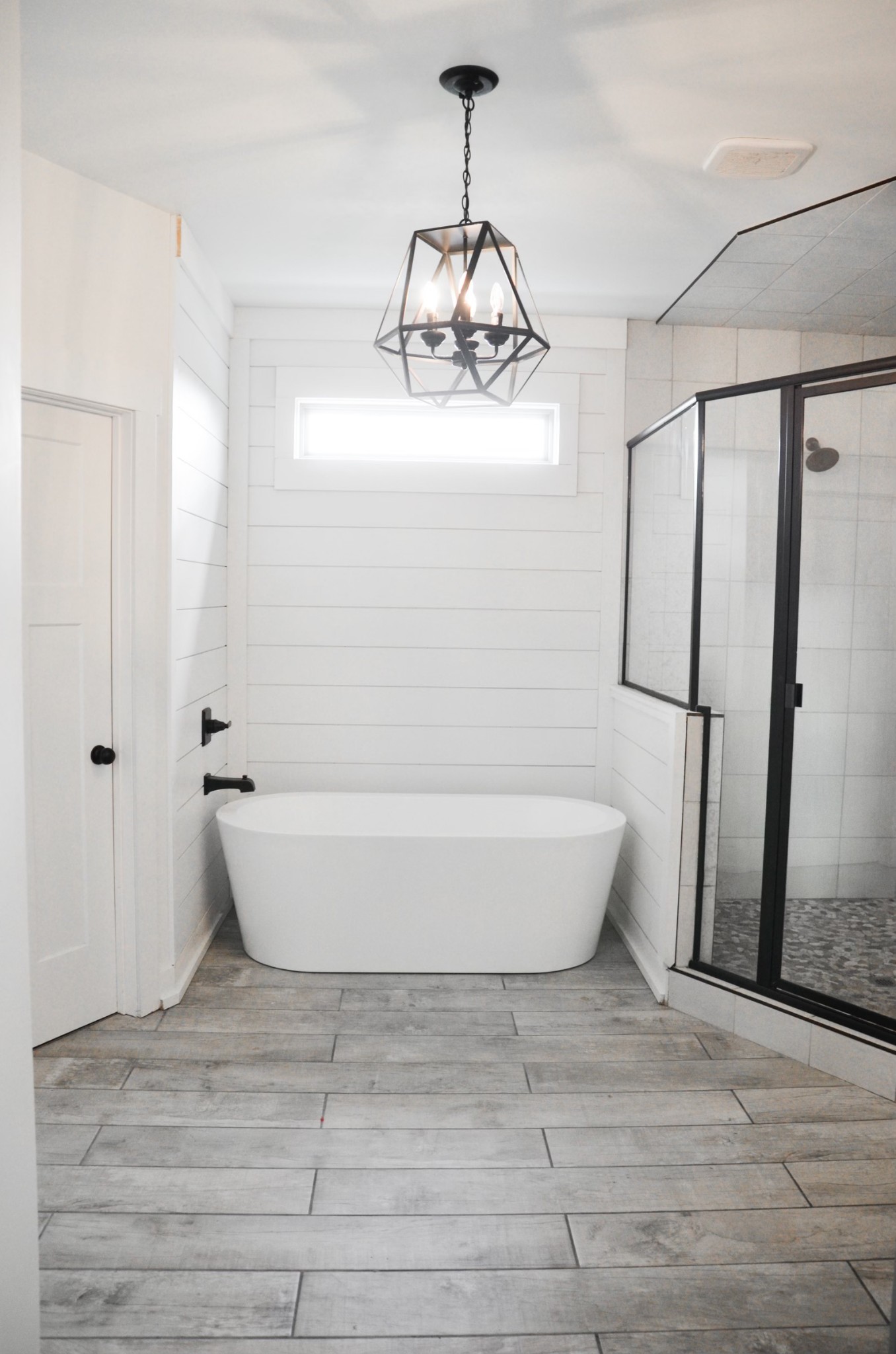 5931 Lakeview Road Springfield, TN 37172 - Photo 24 of 55 a bathroom with a bathtub and shower