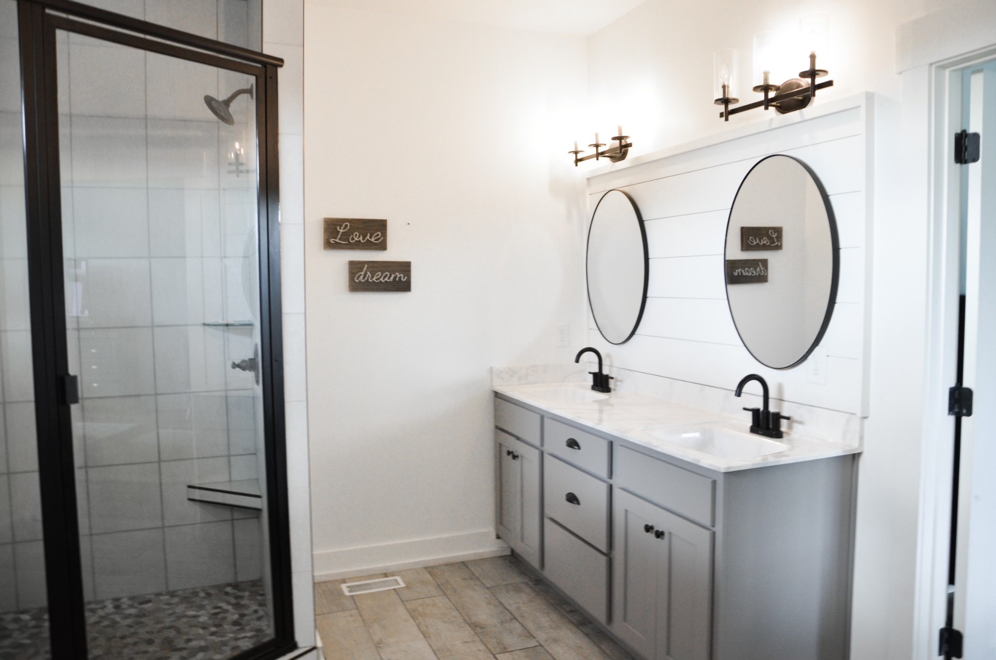 5931 Lakeview Road Springfield, TN 37172 - Photo 25 of 55 a bathroom with a sink and a mirror