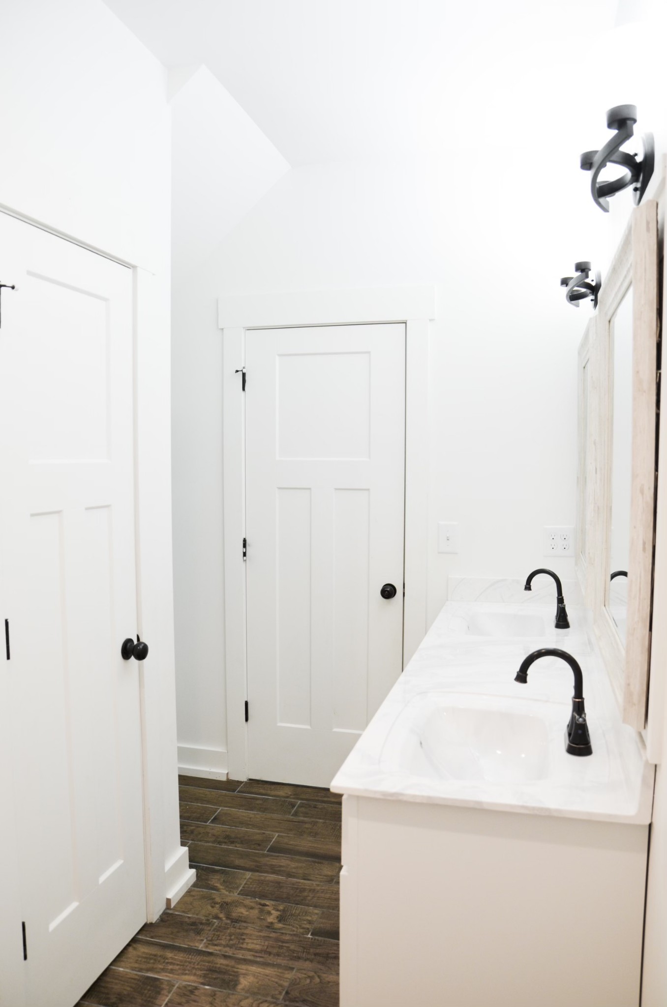 5931 Lakeview Road Springfield, TN 37172 - Photo 34 of 55 a bathroom with a sink and a mirror