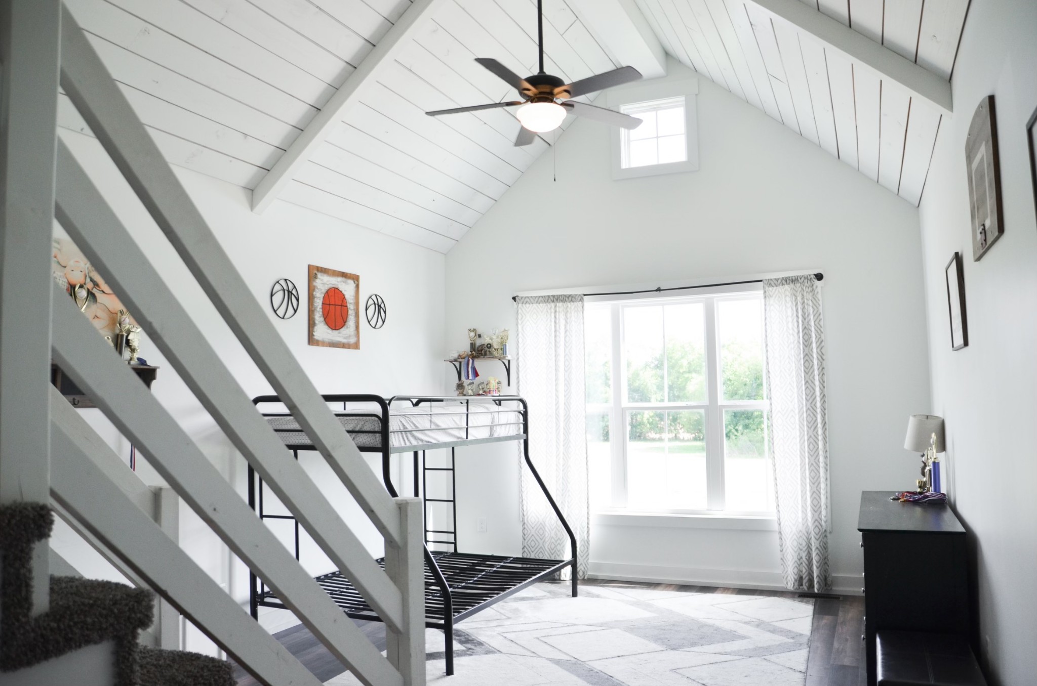 5931 Lakeview Road Springfield, TN 37172 - Photo 36 of 55 a view of an entryway with a window