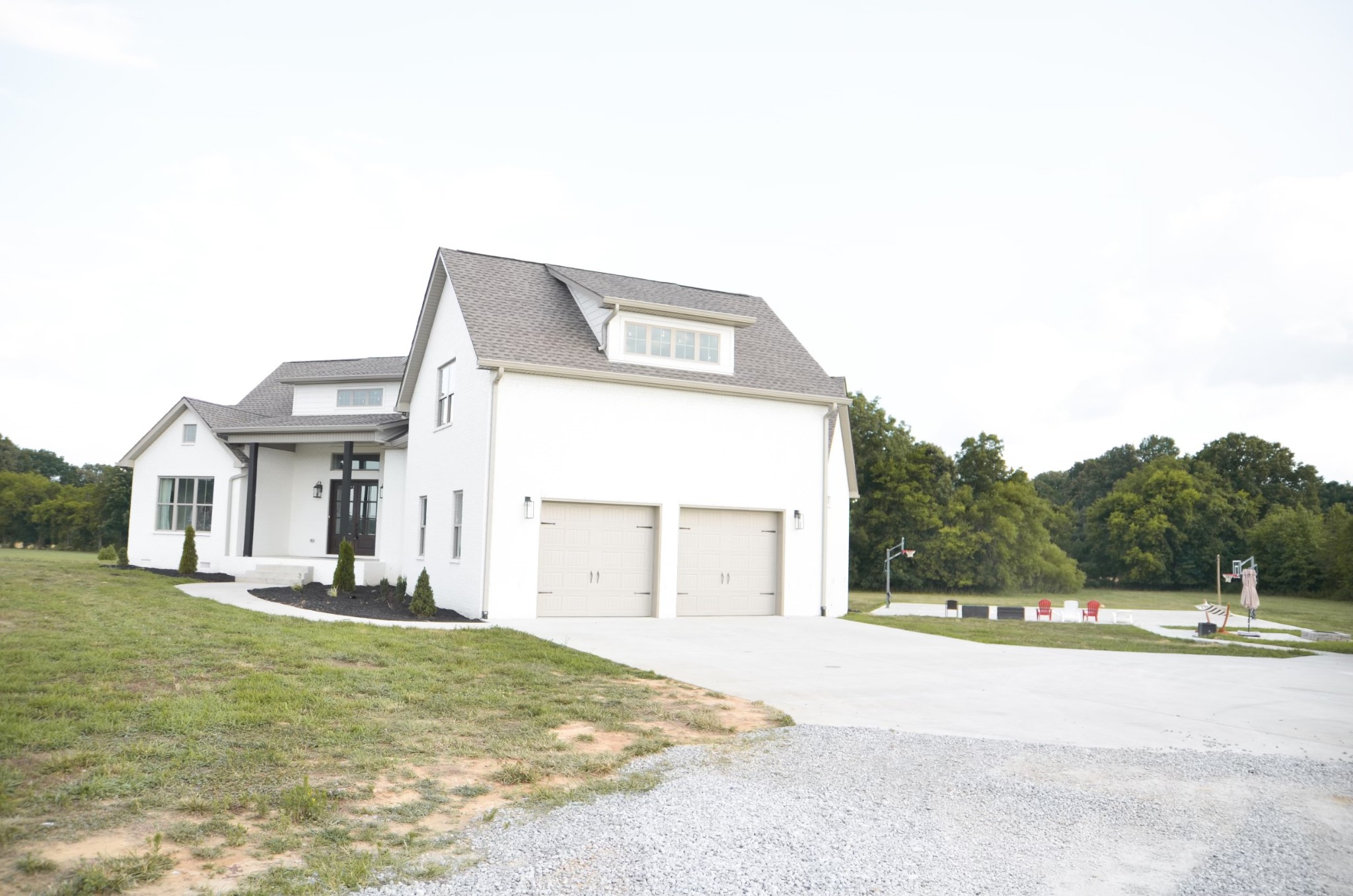 5931 Lakeview Road Springfield, TN 37172 - Photo 4 of 55 a front view of a house with a yard