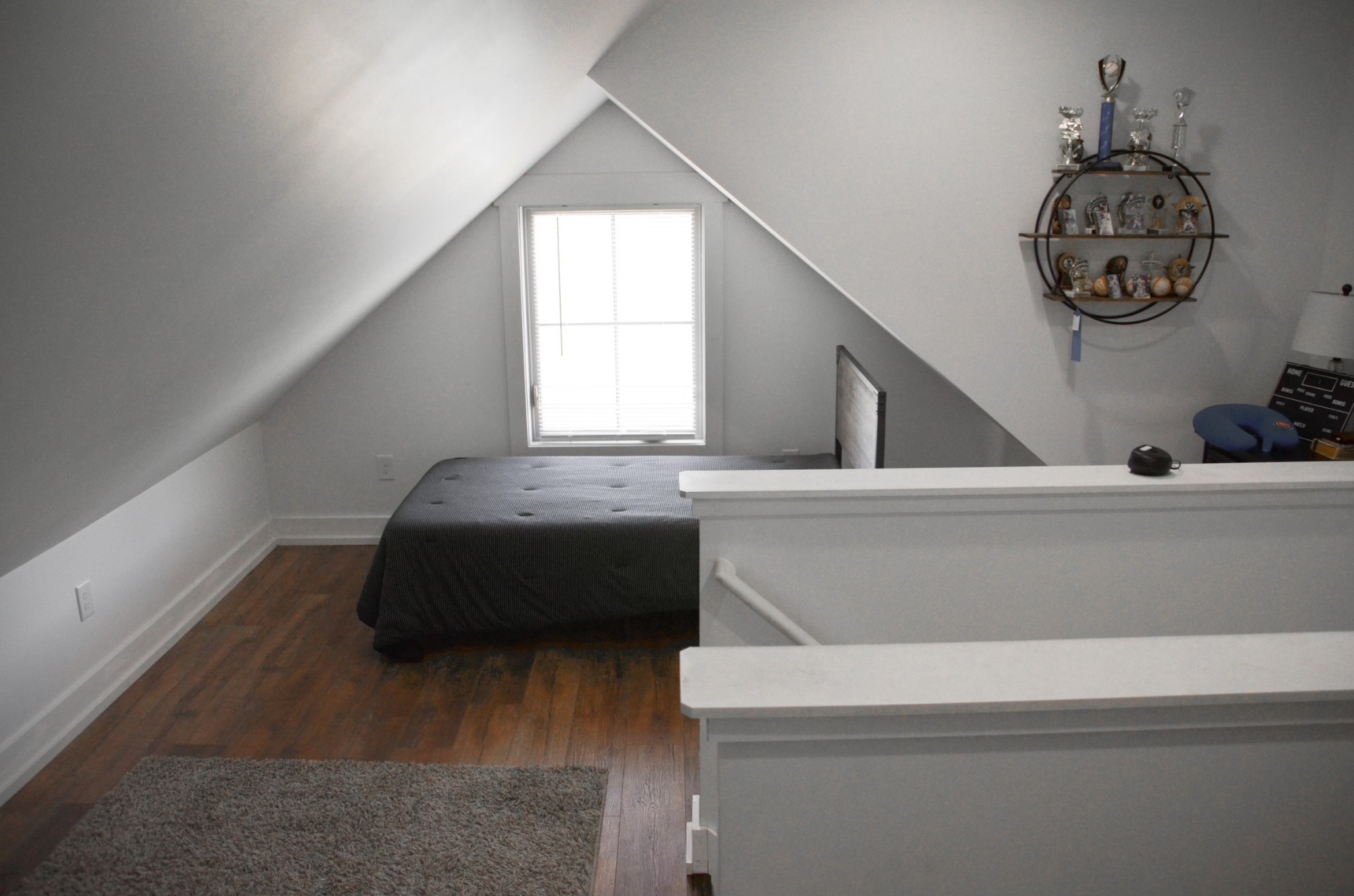5931 Lakeview Road Springfield, TN 37172 - Photo 41 of 55 a bathroom with a bathtub and a window