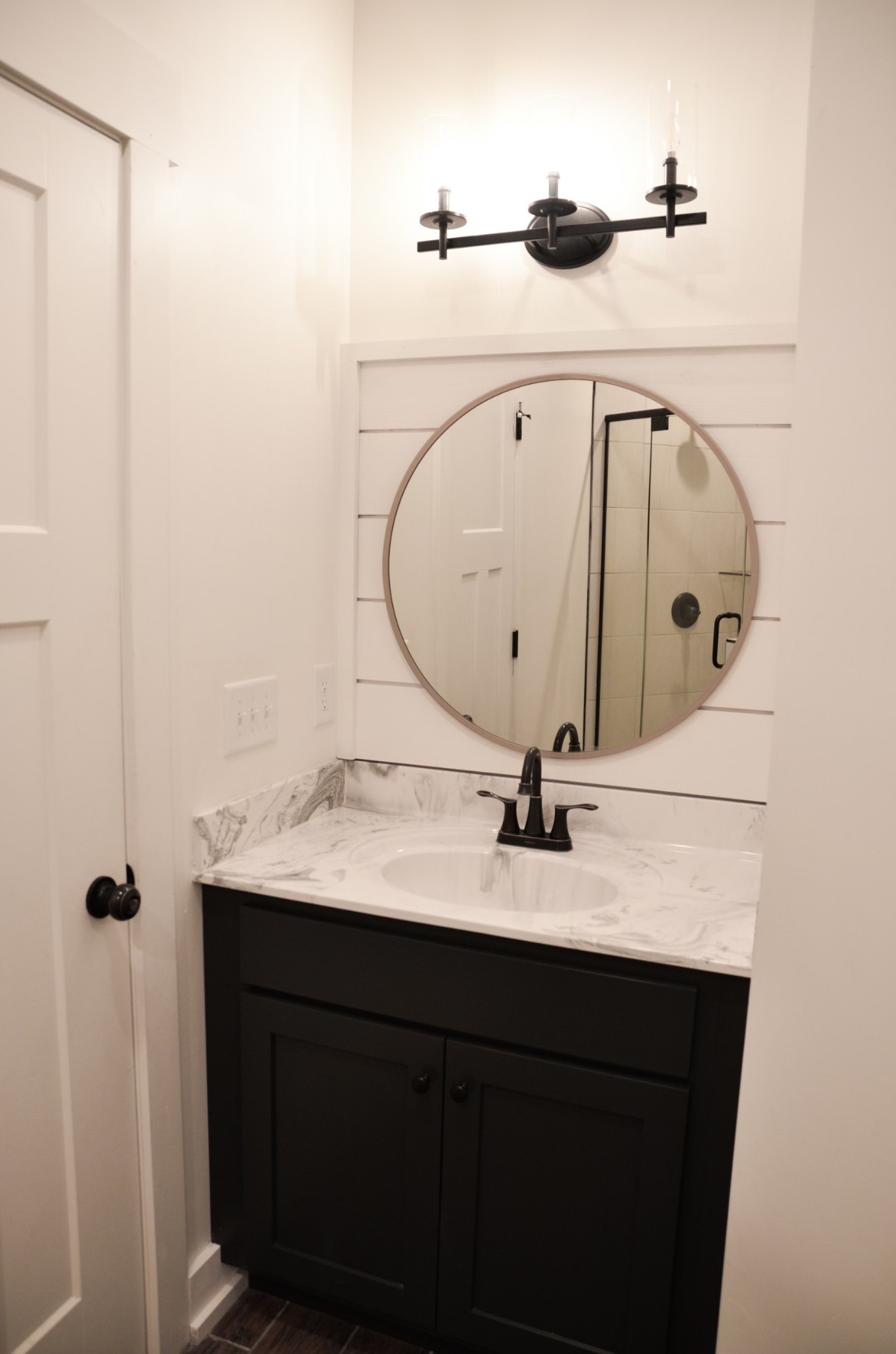 5931 Lakeview Road Springfield, TN 37172 - Photo 43 of 55 a bathroom with a sink vanity and a mirror