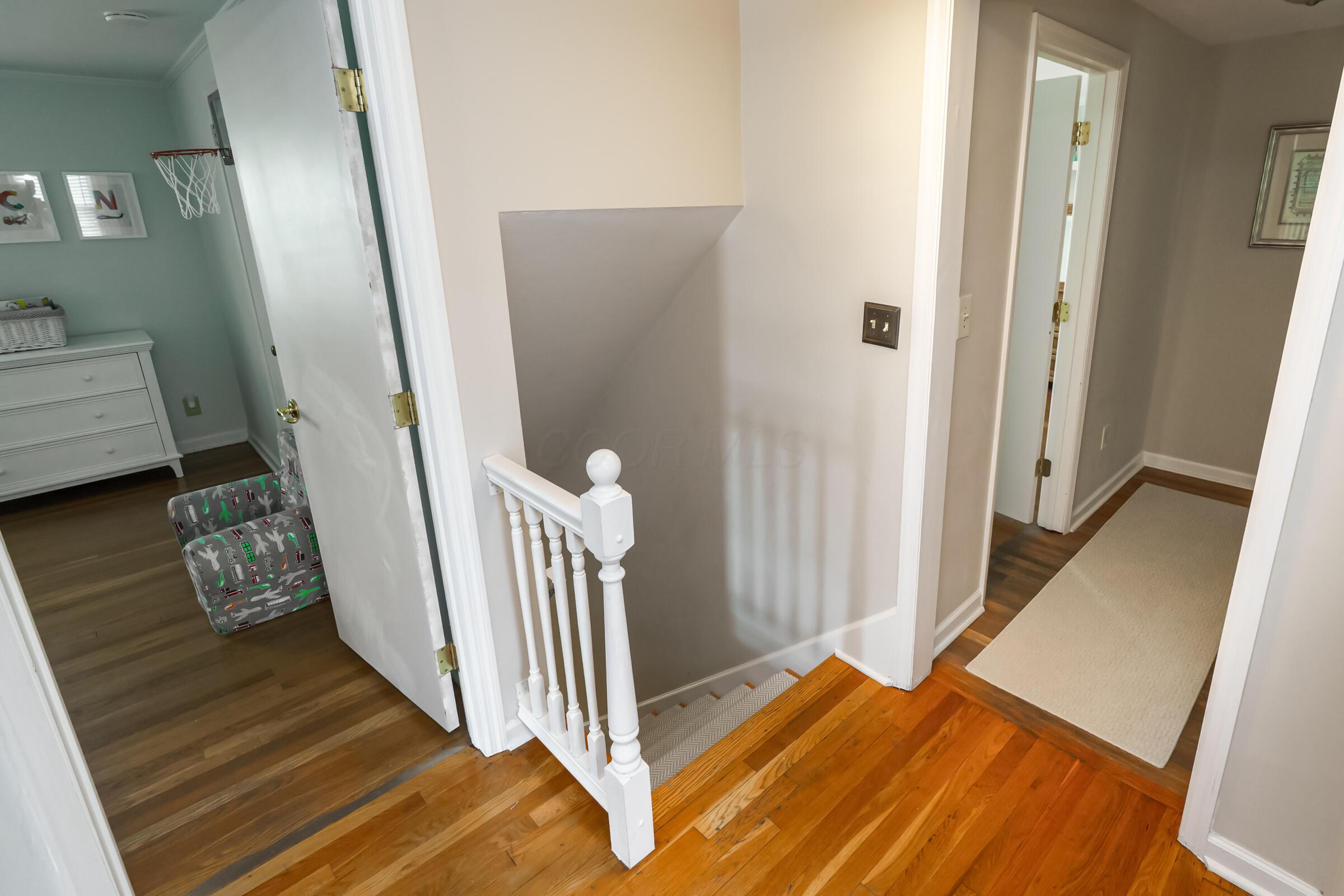 284 South Stanwood Road Columbus, OH 43209 - Photo 26 of 60 2nd level landing