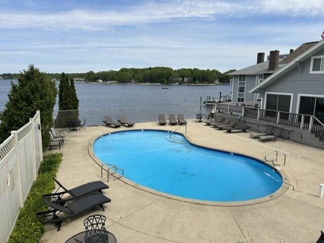 400 Lakeview Street, Unit 25D Spring Lake, MI 49456 - Photo 55 of 73 Lakeview 400 25D Pool2
