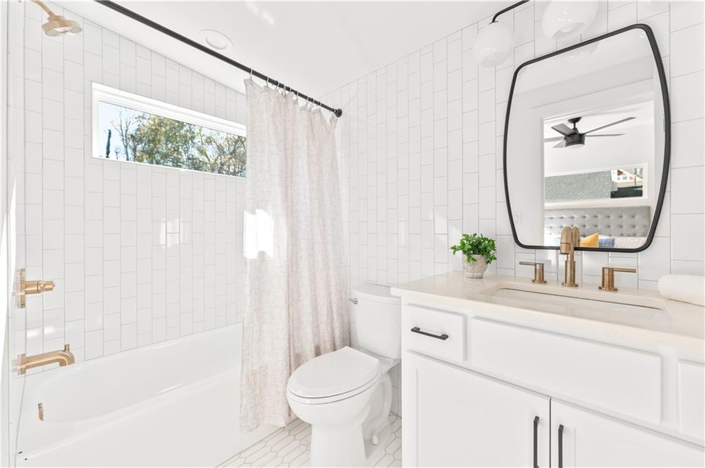 845 Ormewood Terrace Southeast, Unit B Atlanta, GA 30316 - Photo 5 of 32 a bathroom with a sink toilet and shower