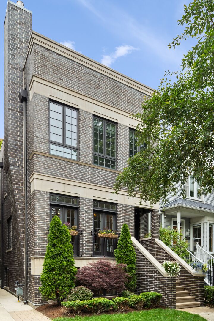 1306 West Byron Street Chicago, IL 60613 - Photo 1 of 43