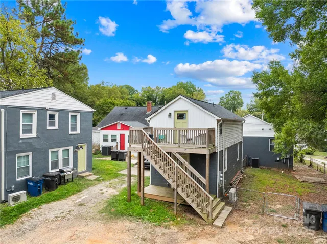 a view of outdoor space and garden view