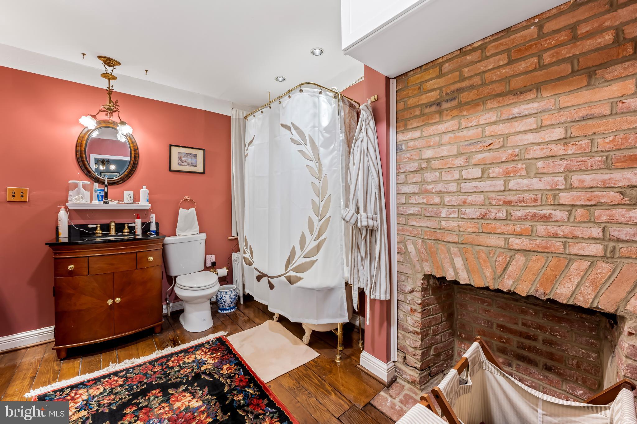 35 South Calhoun Street Baltimore, MD 21223 - Photo 19 of 29 Bedroom 2 en suite bathroom