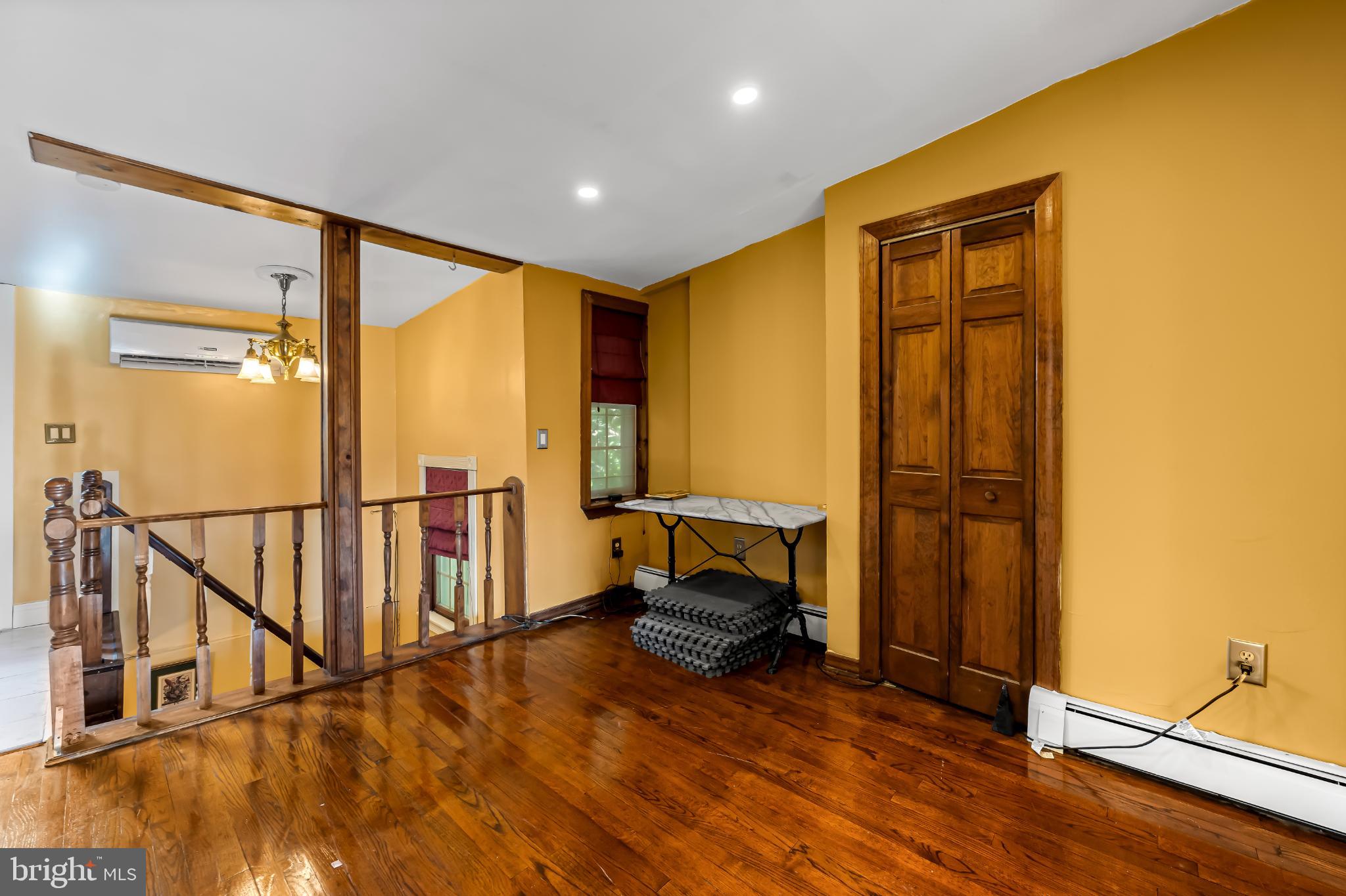 35 South Calhoun Street Baltimore, MD 21223 - Photo 22 of 29 Inviting space with warm, golden hues.