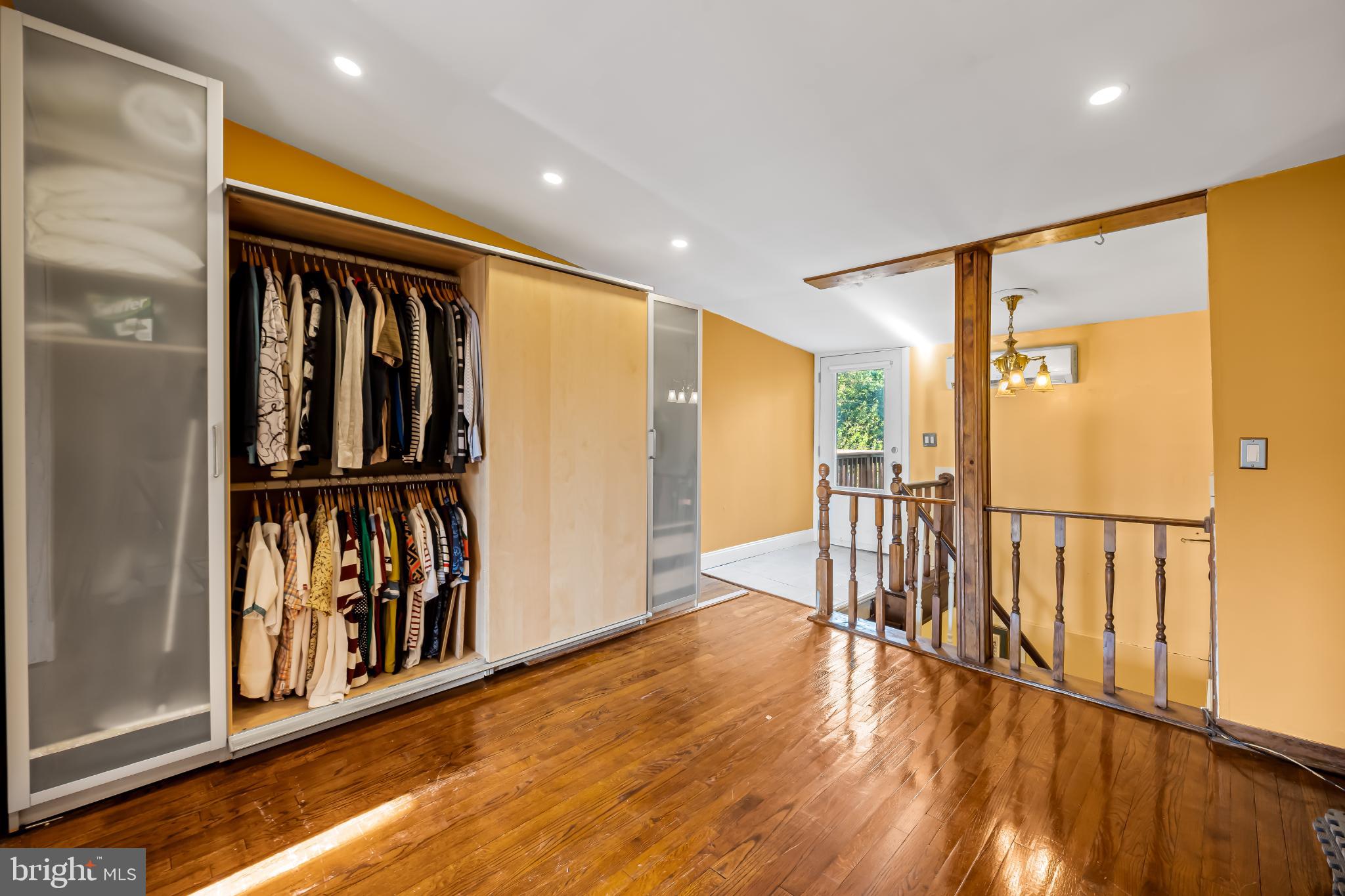 35 South Calhoun Street Baltimore, MD 21223 - Photo 23 of 29 Bright and spacious landing with stylish storage.