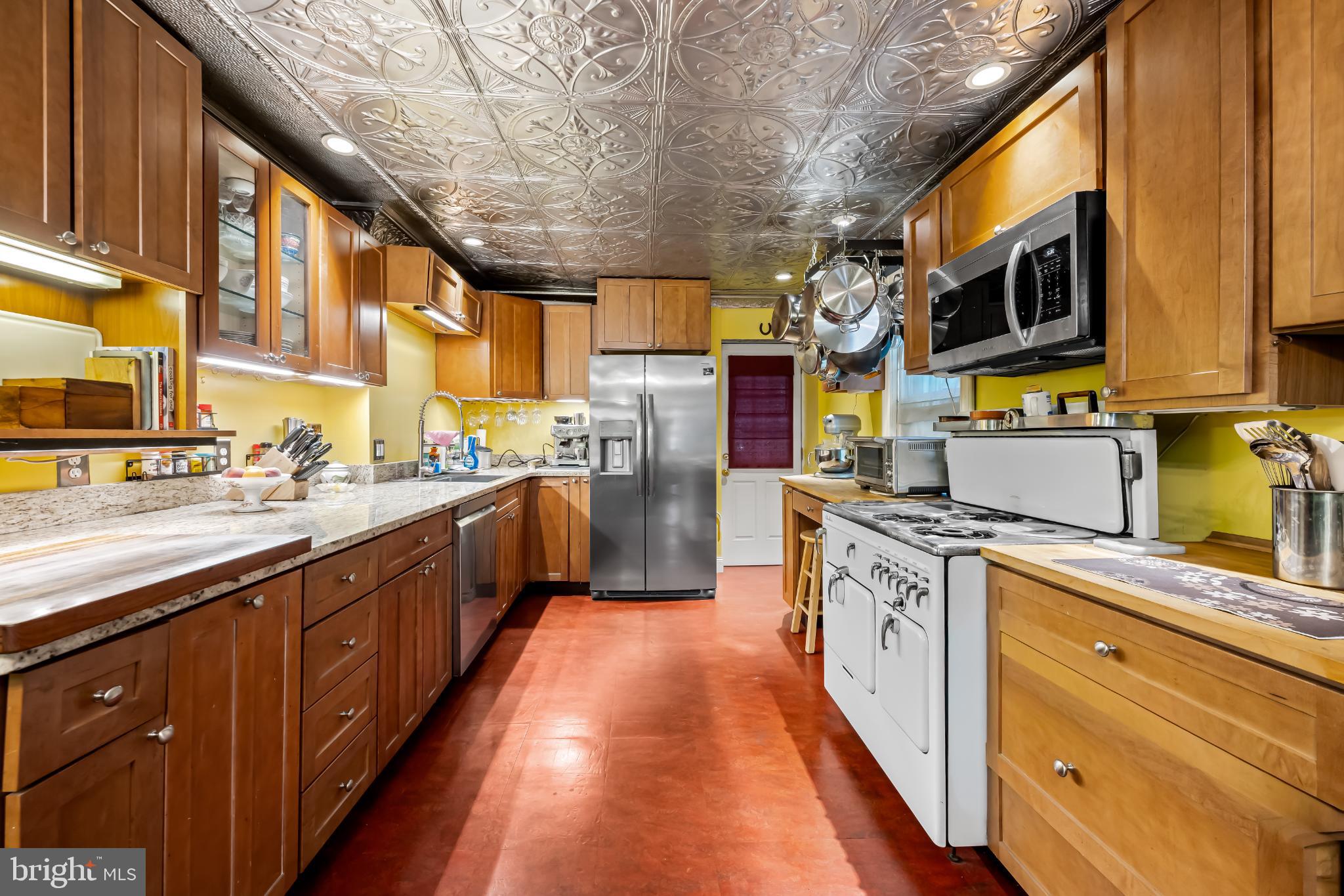35 South Calhoun Street Baltimore, MD 21223 - Photo 9 of 29 Charming kitchen with vibrant accents.