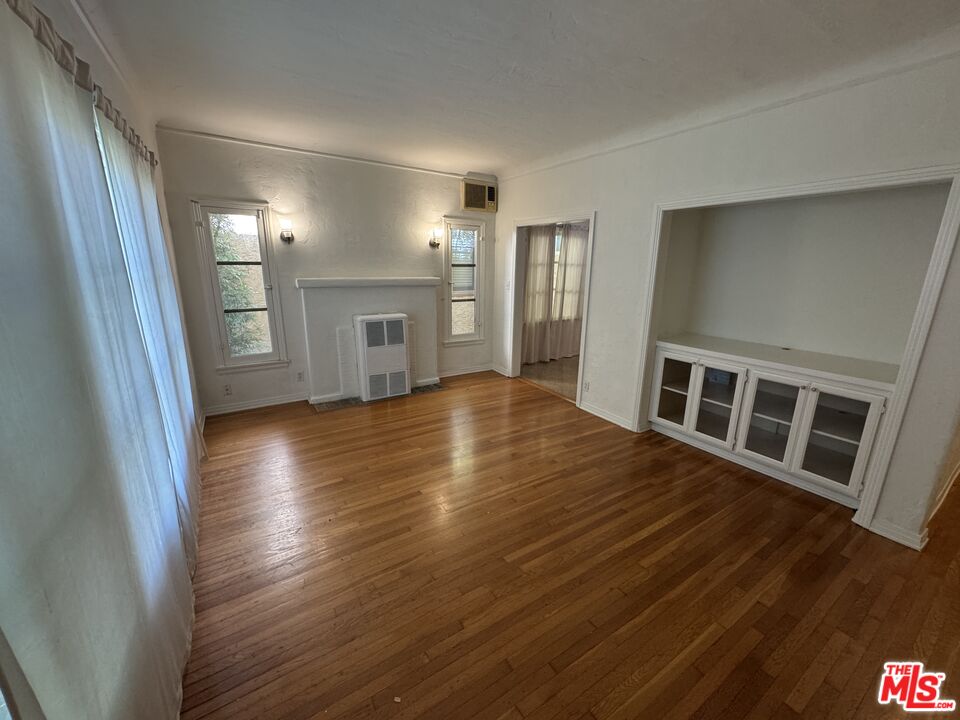 264 South Reeves Drive, Unit 101 Beverly Hills, CA 90212 - Photo 5 of 22