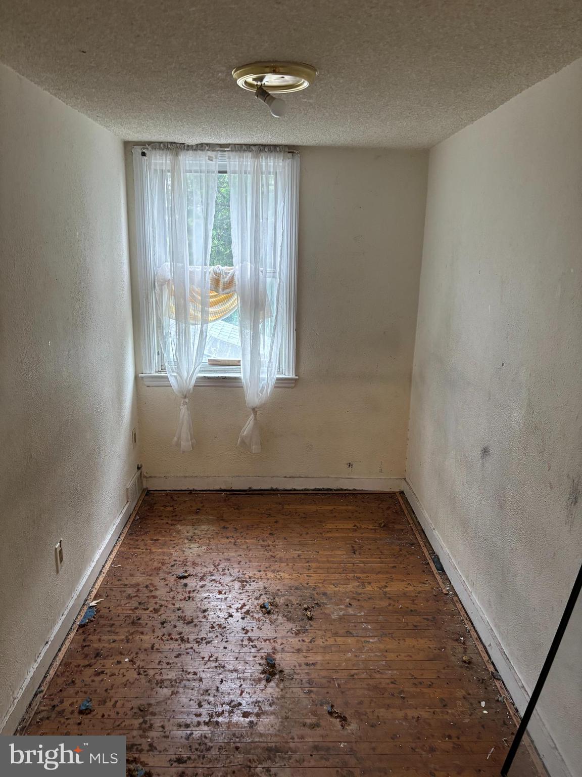 18 Southridge Road Darby, PA 19023 - Photo 12 of 13 an empty room with windows