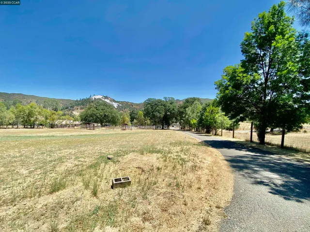 $259,900 | 2707 River View Road, Clearlake Oaks, CA 95423