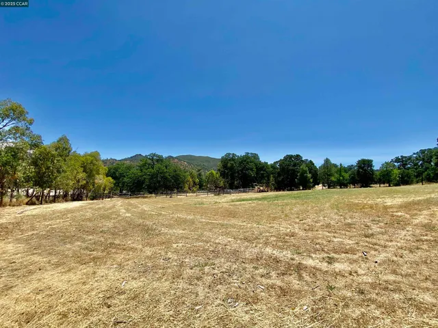 $259,900 | 2707 River View Road, Clearlake Oaks, CA 95423