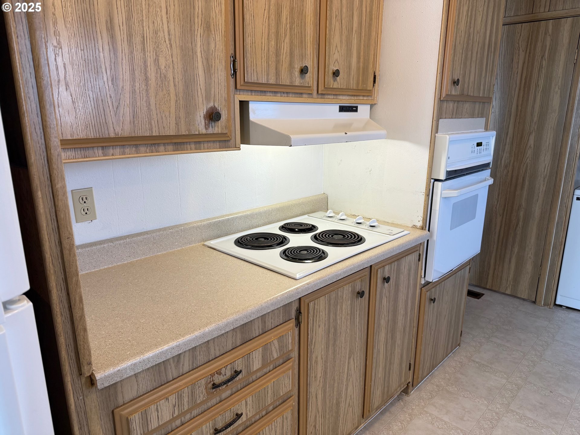 5422 Portland Road Northeast, Unit 47 Salem, OR 97305 - Photo 14 of 45 a kitchen with a white stove and a refrigerator