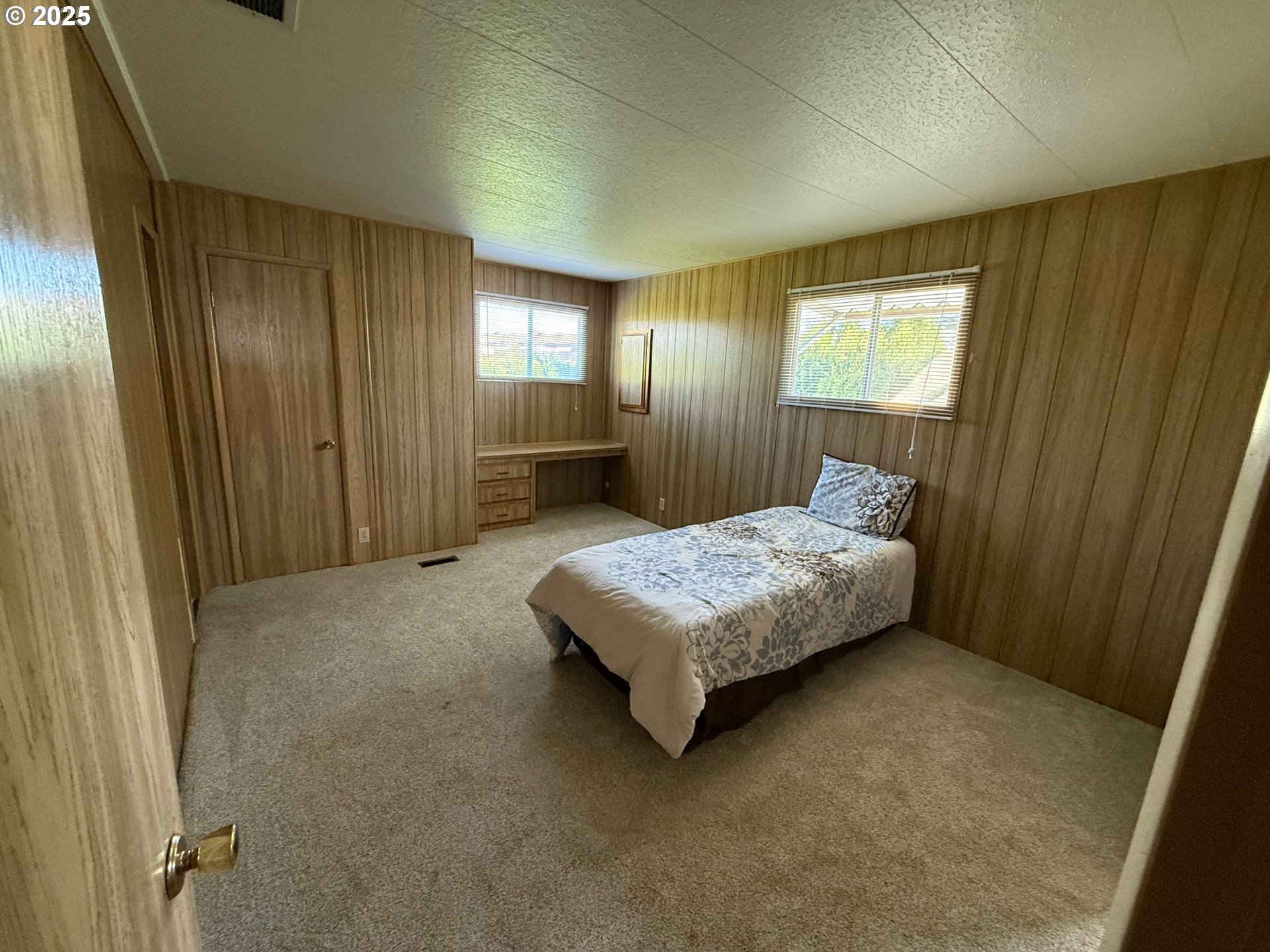 5422 Portland Road Northeast, Unit 47 Salem, OR 97305 - Photo 18 of 45 a bedroom with a bed and a window