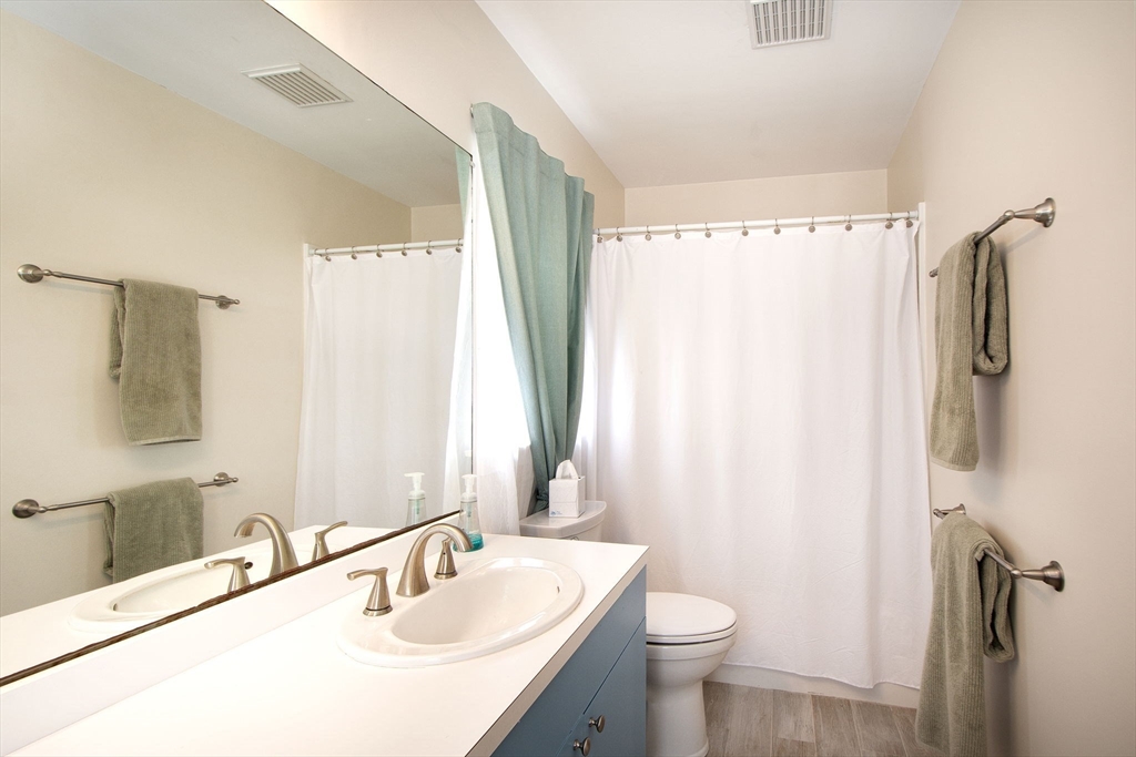 32 Commodore Court, Unit 32 Hull, MA 02045 - Photo 14 of 26