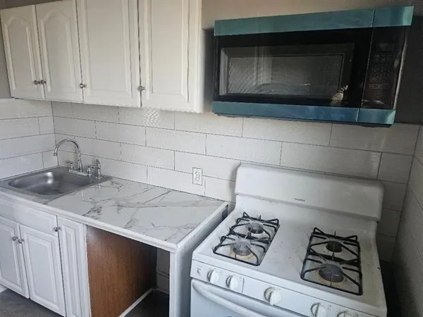$1,600 | 170 Buffinton Street, Unit 3, Fall River, MA 02721