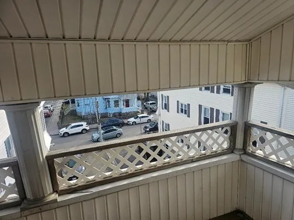 $1,600 | 170 Buffinton Street, Unit 3, Fall River, MA 02721