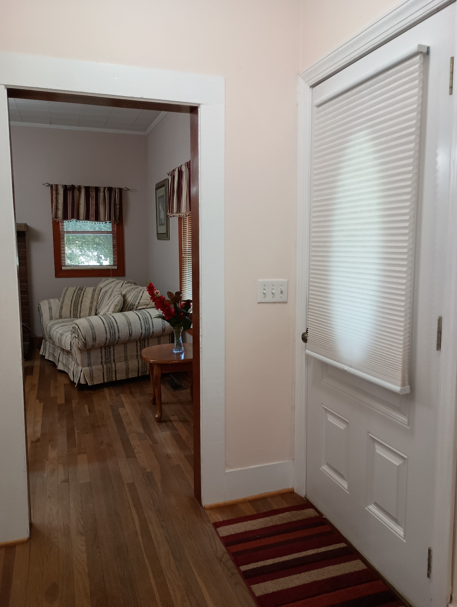 226 Lake O'Donnell Road Sewanee, TN 37375 - Photo 20 of 40 a living room with furniture and a window