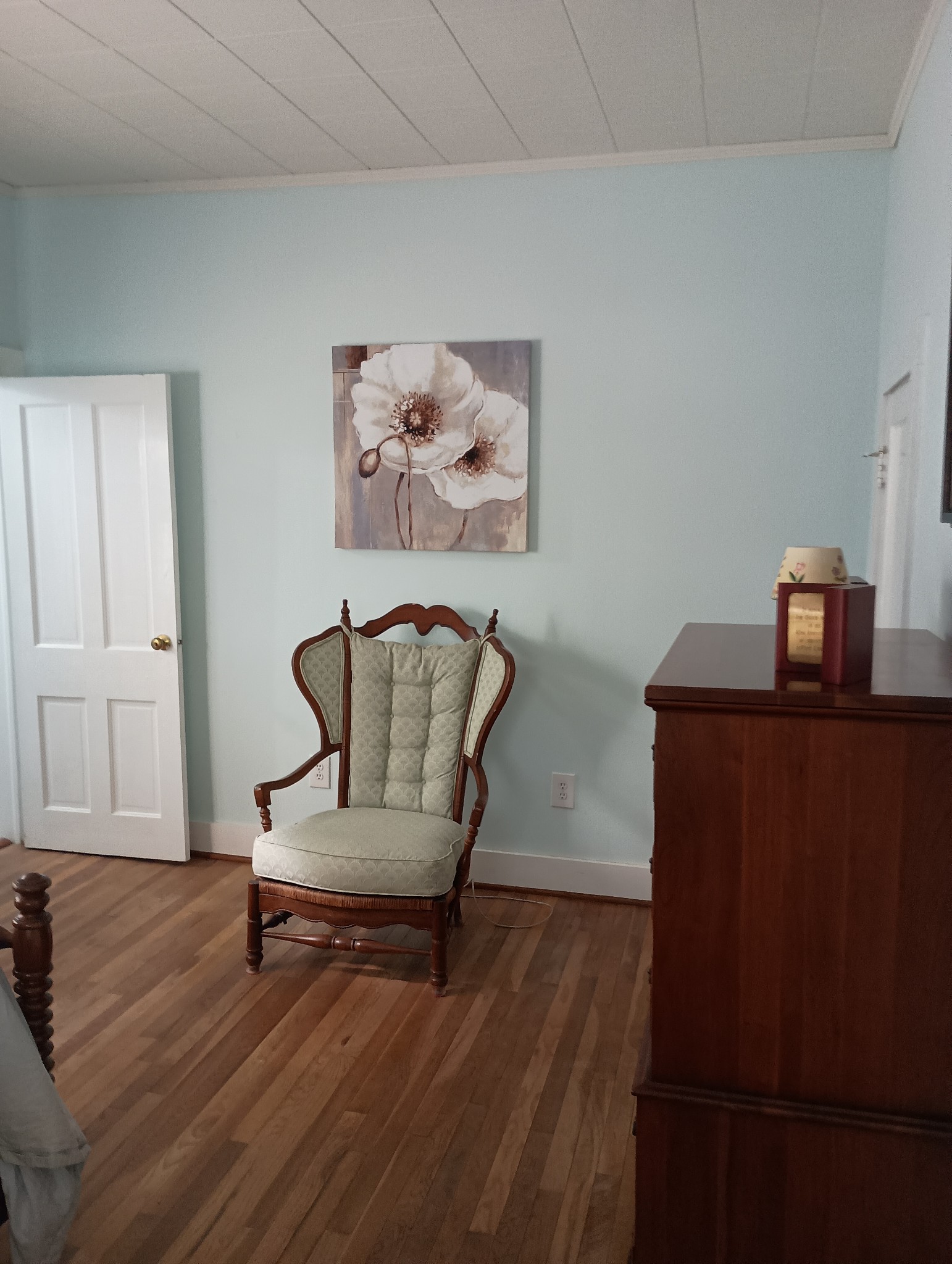 226 Lake O'Donnell Road Sewanee, TN 37375 - Photo 29 of 40 a living room with furniture and a wooden floor