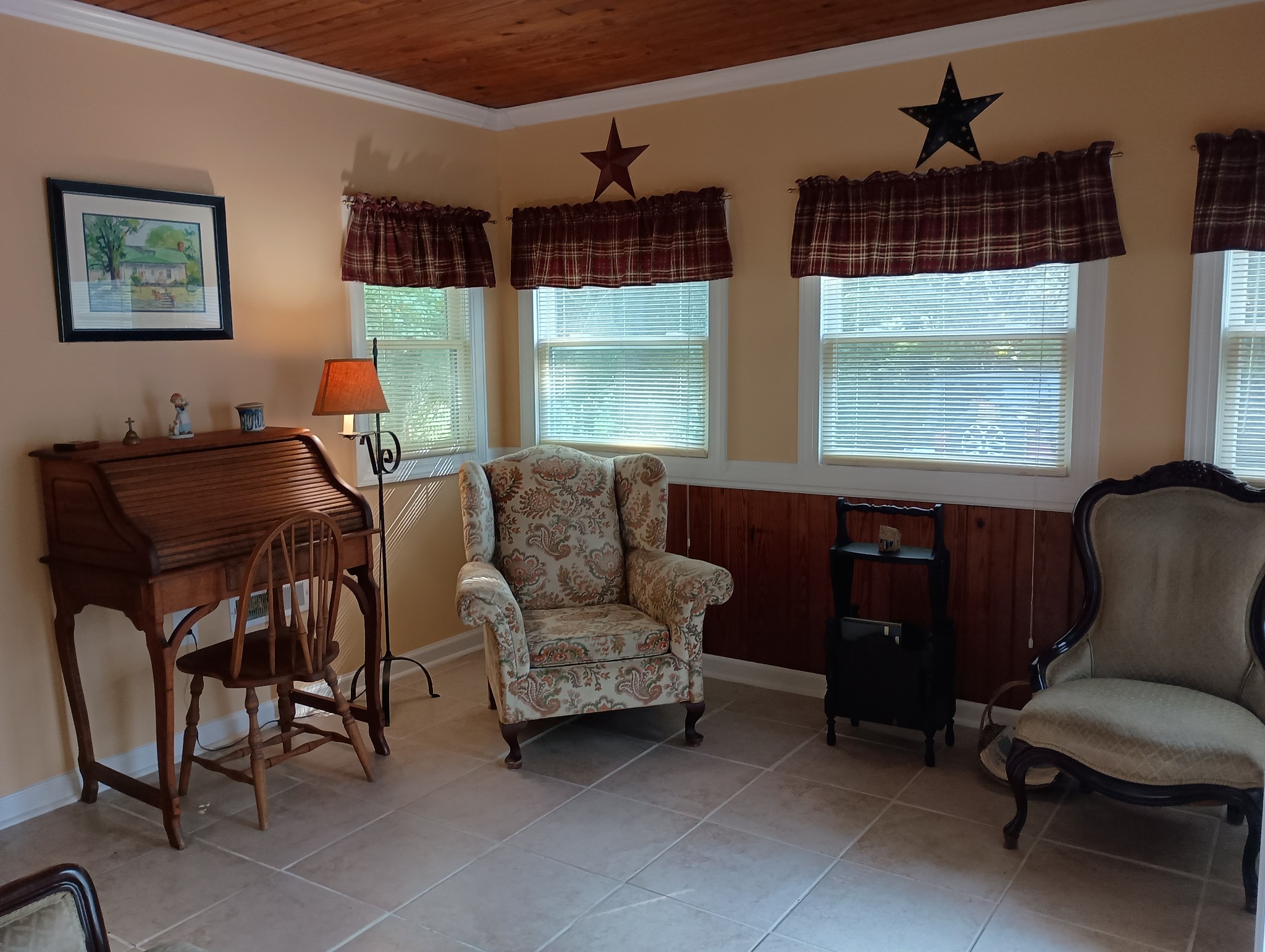 226 Lake O'Donnell Road Sewanee, TN 37375 - Photo 37 of 40 a living room with furniture a window and a flat screen tv