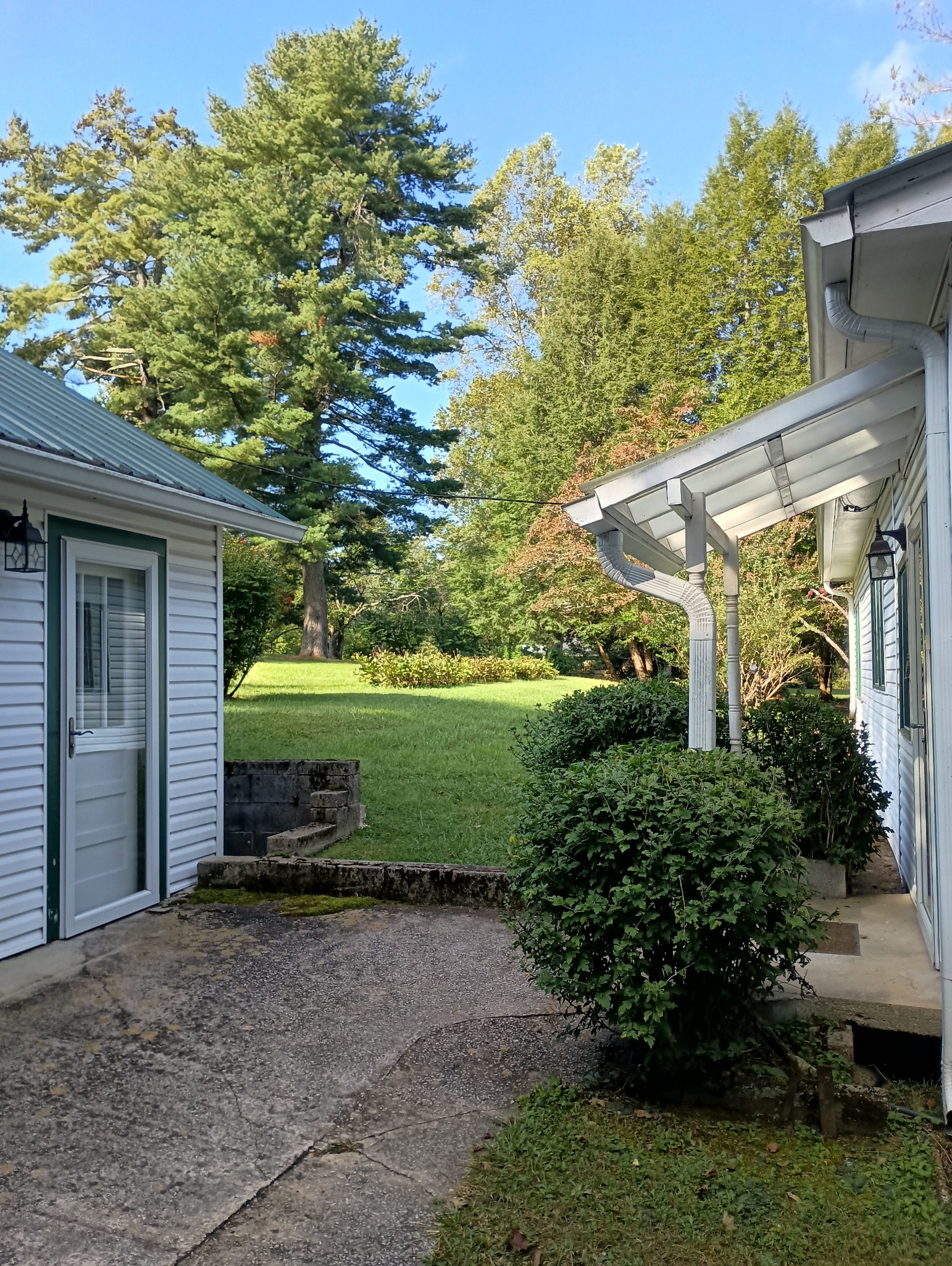 226 Lake O'Donnell Road Sewanee, TN 37375 - Photo 7 of 40 a front view of a house with a garden