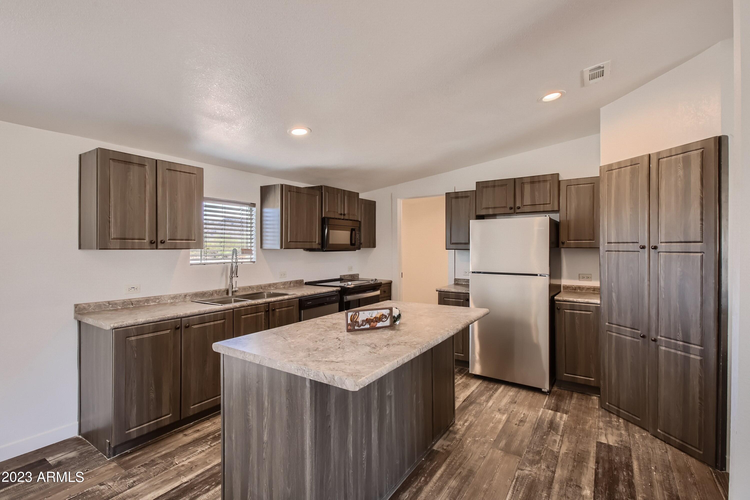 56877 West Papago Road Maricopa, AZ 85139 - Photo 11 of 27 10 Kitchen