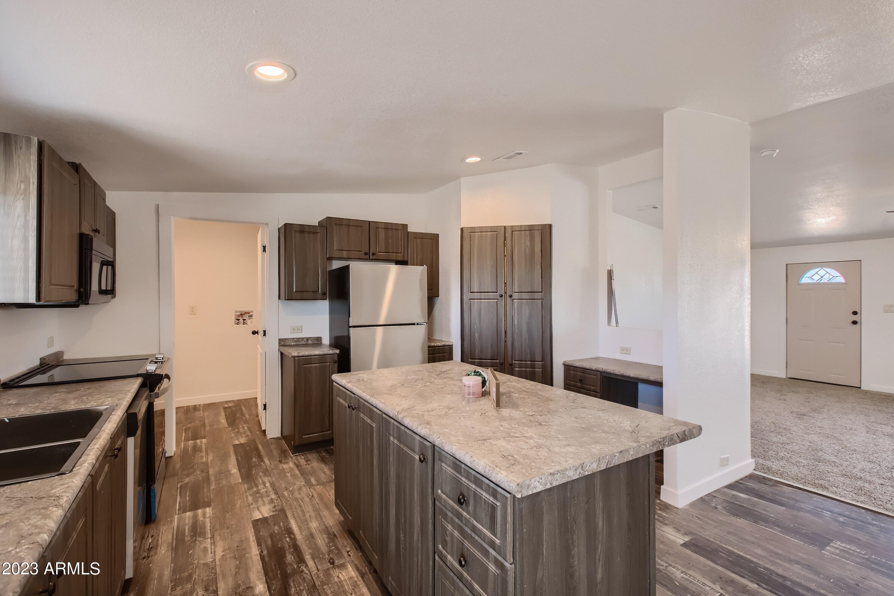 56877 West Papago Road Maricopa, AZ 85139 - Photo 12 of 27 11 Kitchen