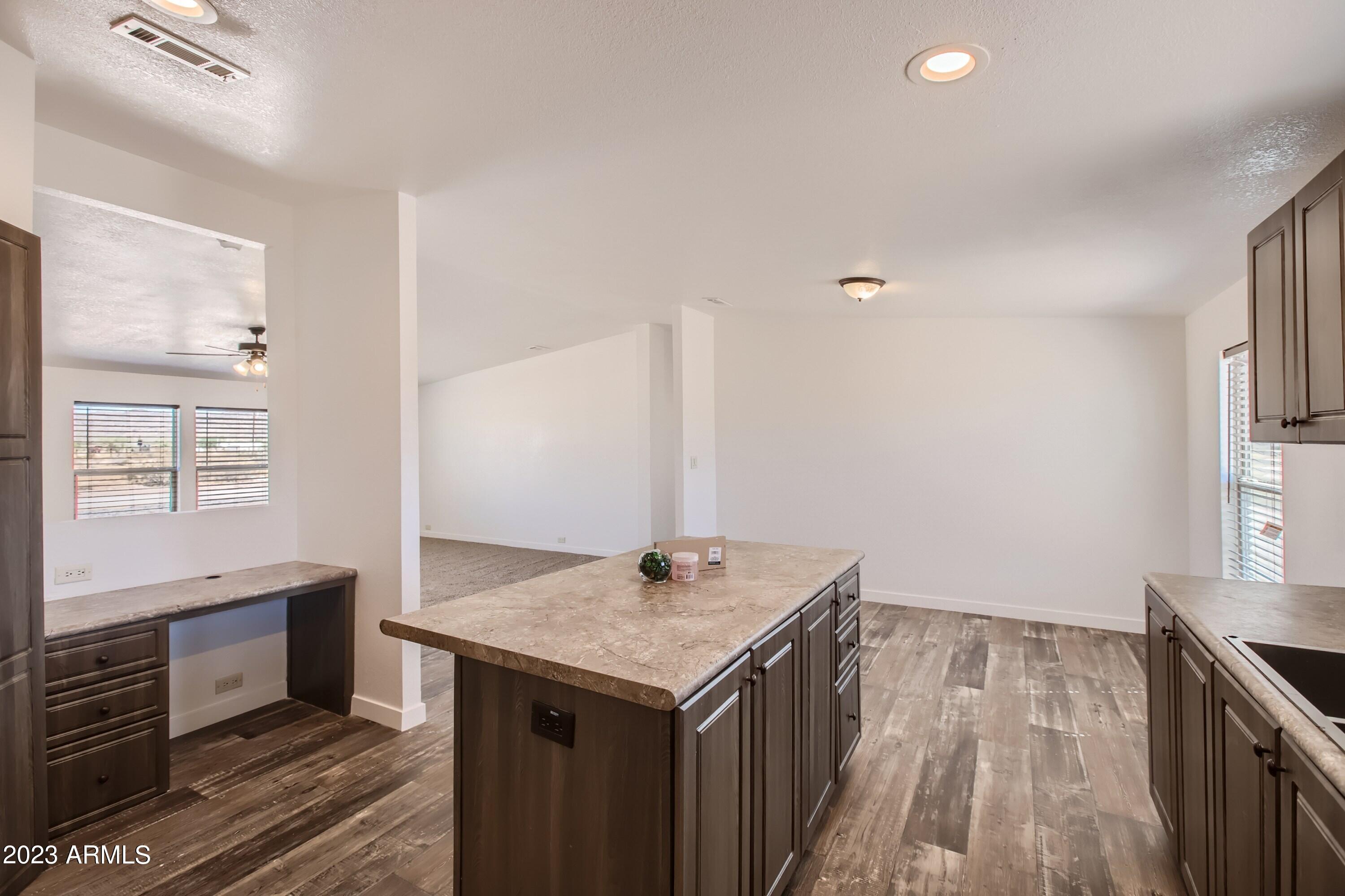 56877 West Papago Road Maricopa, AZ 85139 - Photo 13 of 27 12 Kitchen