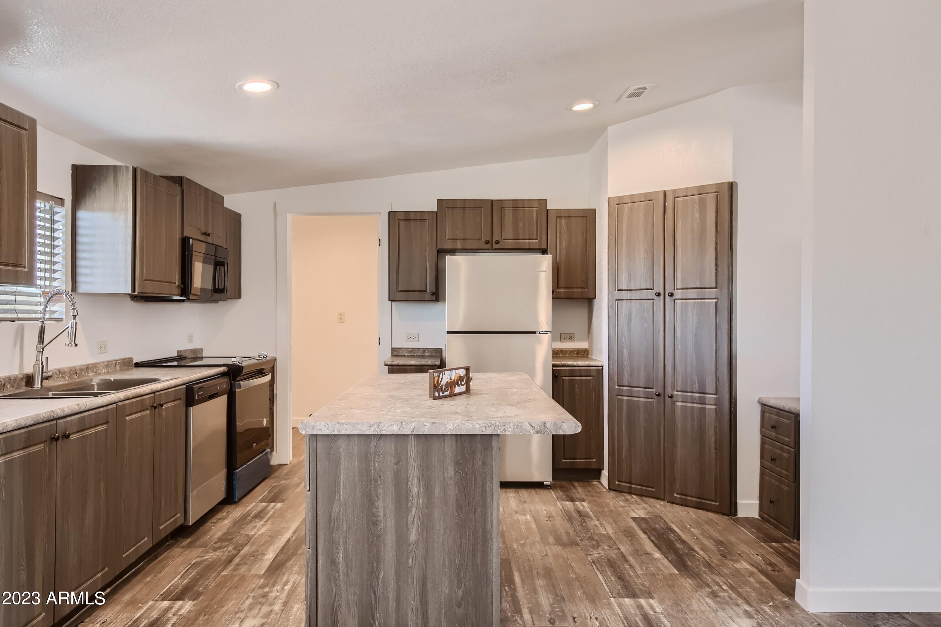 56877 West Papago Road Maricopa, AZ 85139 - Photo 15 of 27 14 Kitchen Feature