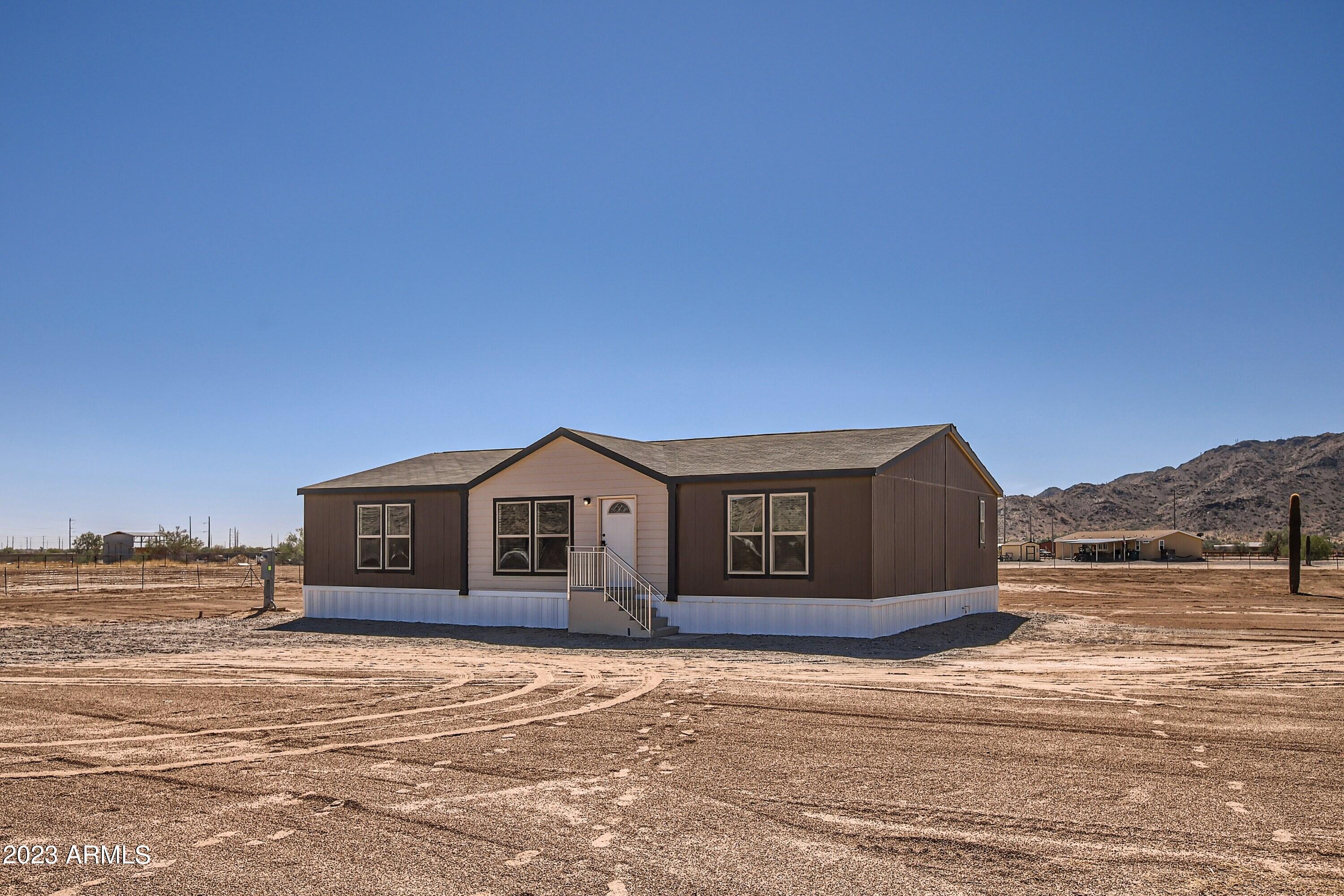 01 Exterior Front
